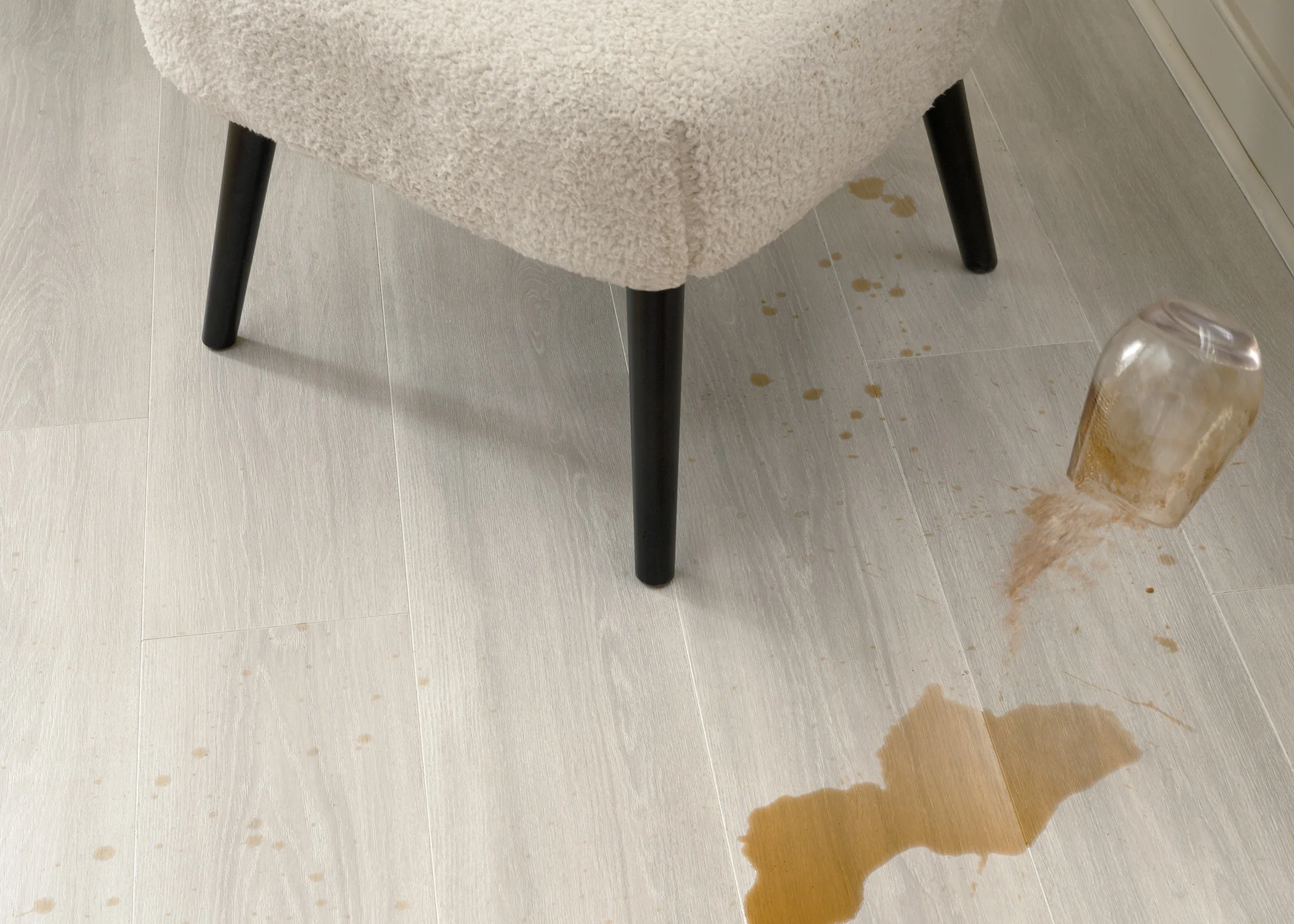 12mm w/pad Grace Harbor Oak Water-Resistant Laminate Flooring - Sample - Image 3