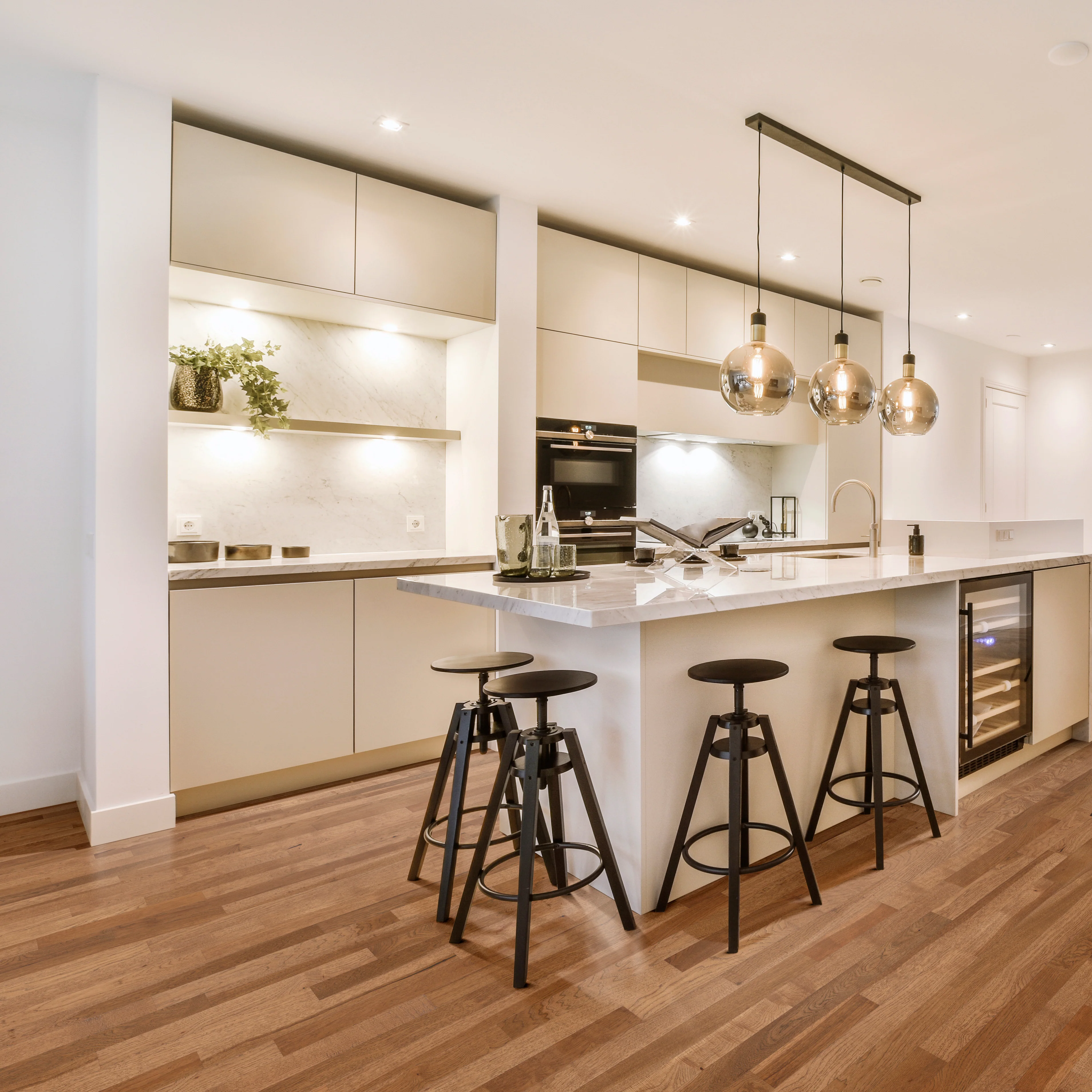 3/4 in. Hickory Saddle Prefinished Solid Hardwood Flooring 3 in. Wide - Image 2