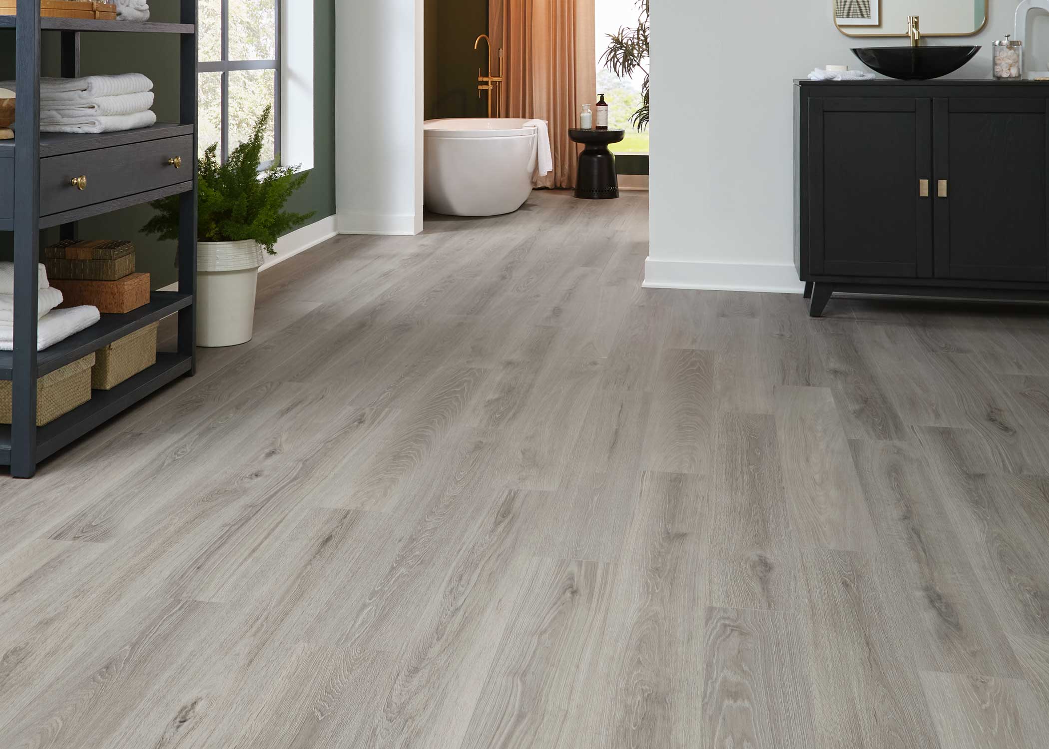 8mm w/pad Moonflower Bay Oak Water-Resistant Hybrid Resilient Flooring 6.97 in. Wide x 50.79 in. Long - Image 3